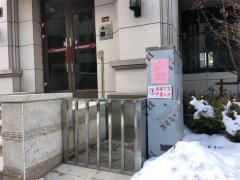 <b>黑龍江佳木斯安裝的垂直無障礙升降平臺使用中</b>